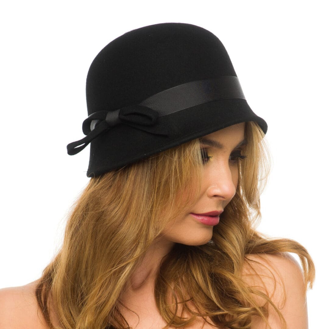 Palarie dama Jane nero, negru, stil cloche, bor asimetric, fetru de lana