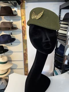 Toca Elize muschio, verde, fetru de lana, cu Broza Angel