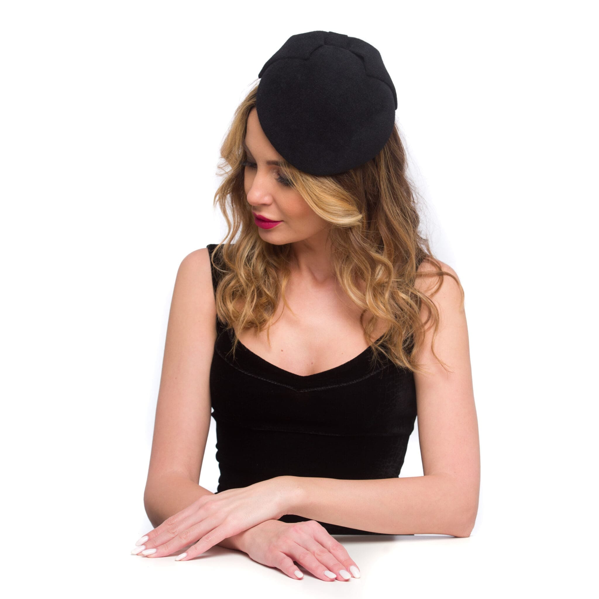 Toca Afrodita, neagra, velour de iepure, cu funda