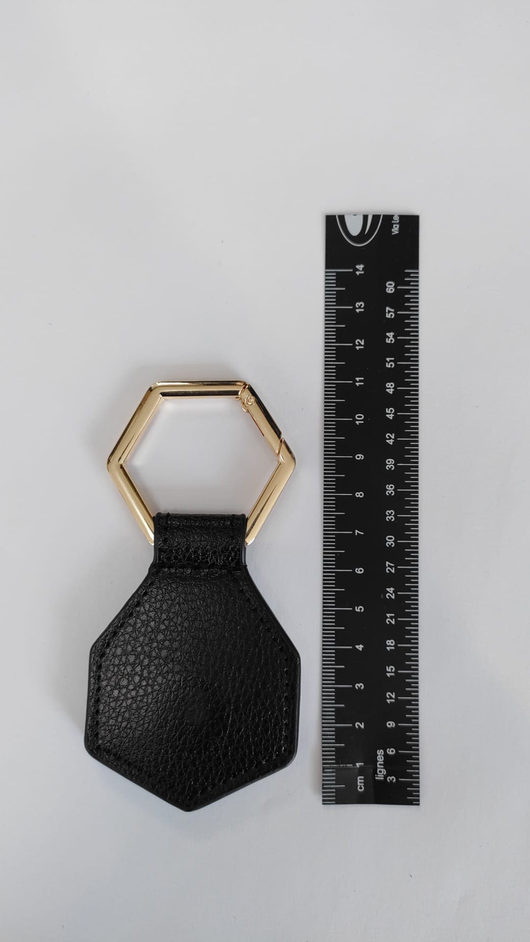 Hat Clip Hexagon negru, magneti foarte puternici ce permit transportul palariei, piele - 11cm